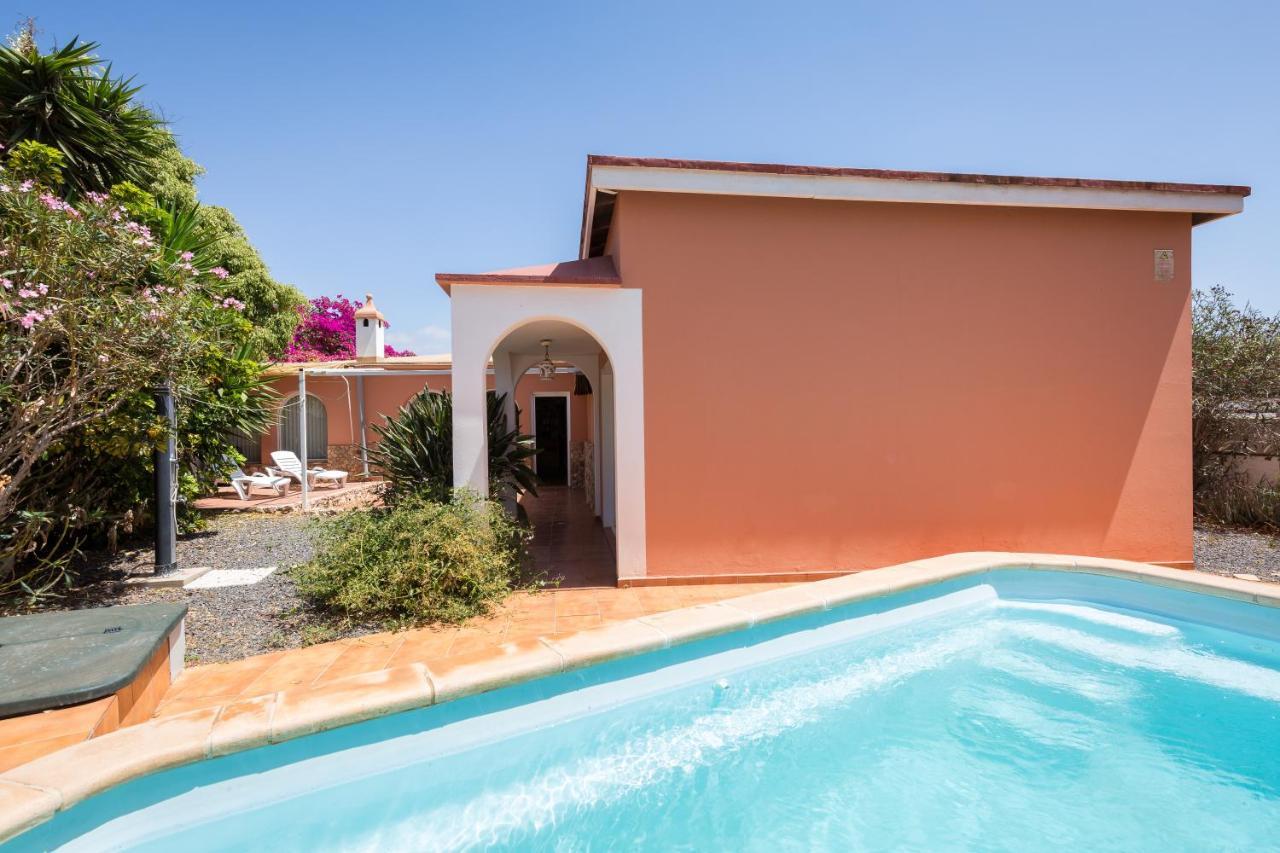Home2Book Quiet Villa With Private Pool Triquivijate Exteriér fotografie
